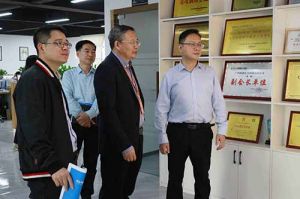 热烈欢迎市政府秘书长林兢一行莅临KY.COM_开元(中国)集团广西公司考察指导